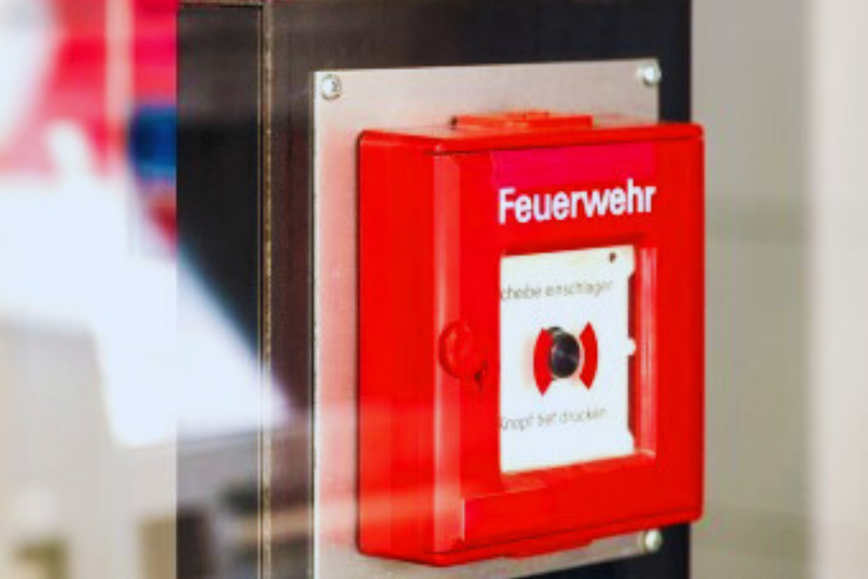 Feuermelder (BMA) in rot.